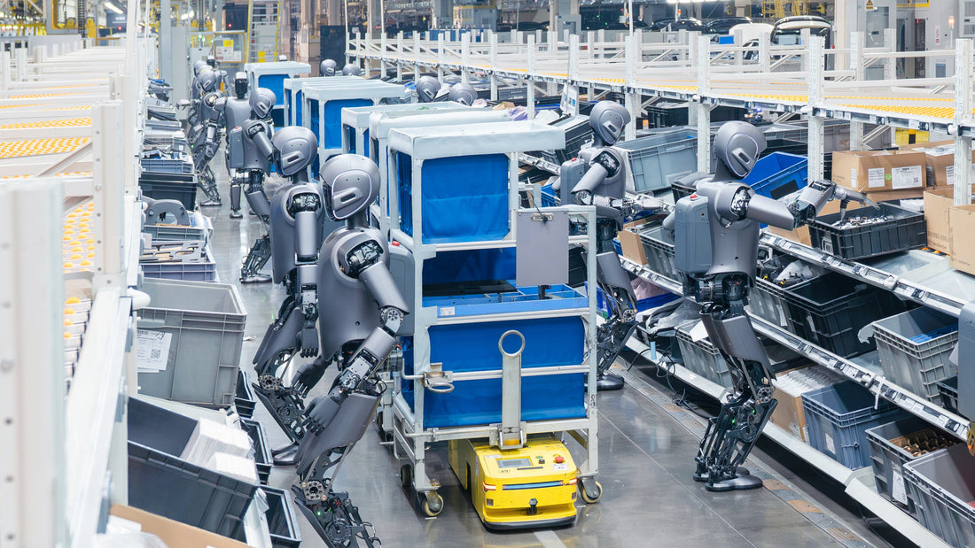 Humanoidalny robot w nowoczesnym budynku przemysłowym w 2026 roku