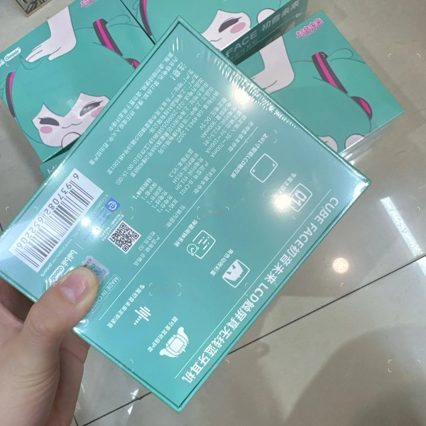 Słuchawki Bluetooth Hatsune Miku CUBE FACE – Ekran LCD, Zestaw Prezentowy