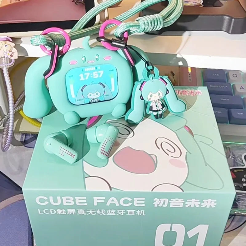 Słuchawki Bluetooth Hatsune Miku CUBE FACE – Ekran LCD, Zestaw Prezentowy
