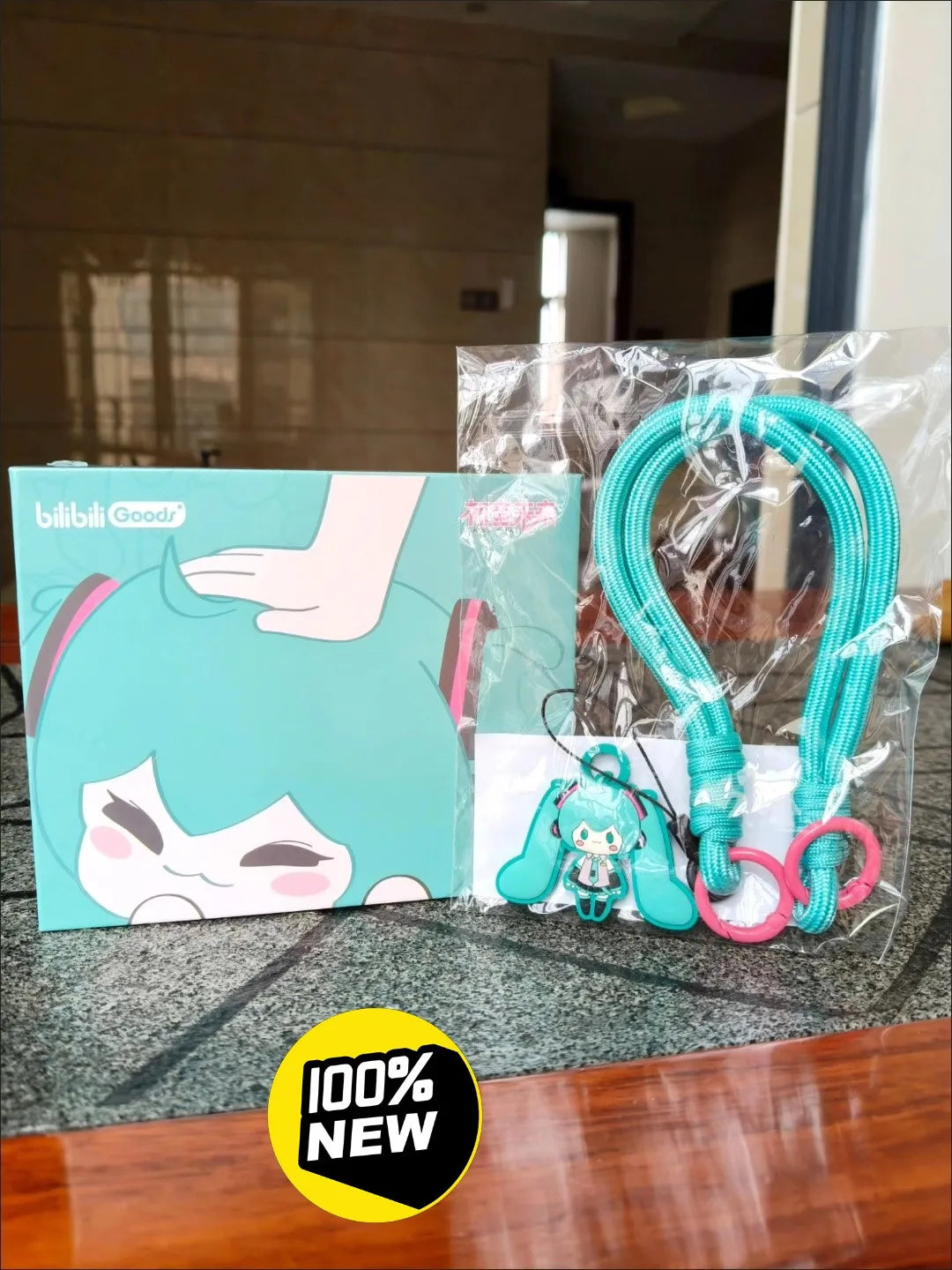 Słuchawki Bluetooth Hatsune Miku CUBE FACE – Ekran LCD, Zestaw Prezentowy