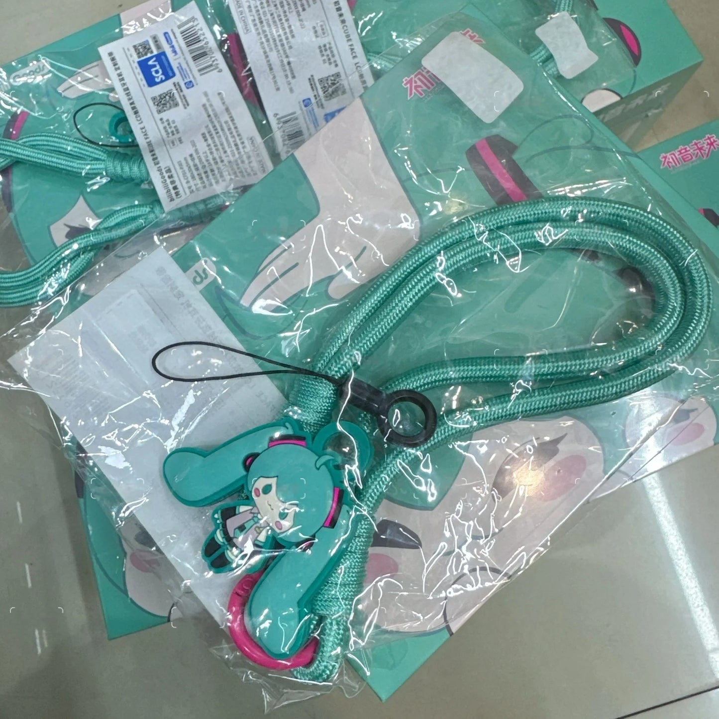 Słuchawki Bluetooth Hatsune Miku CUBE FACE – Ekran LCD, Zestaw Prezentowy